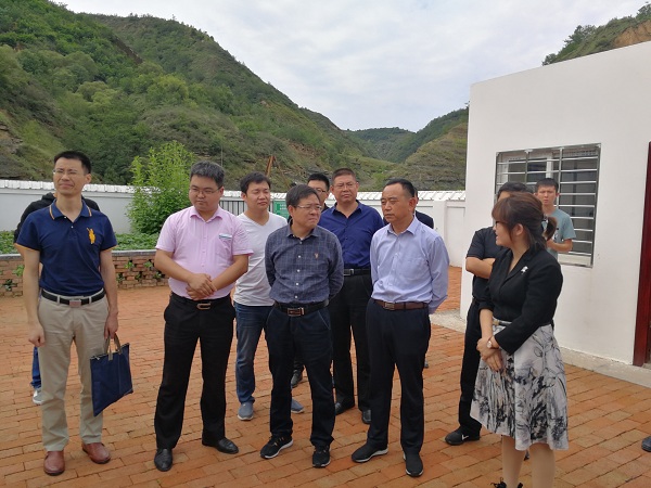 <b>水利部移民司（扶貧辦）勒宏強處長，省水利廳水利水電處處長白鵬翔、延安市水務局局長張拴林，副區(qū)長楊東和安塞區(qū)水務局、扶貧局等調(diào)研安塞供水工程</b>